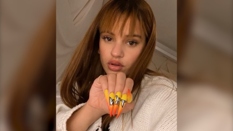 Rosalía sorprende con su impactante manicura Rosalía sorprende con su impactante manicura