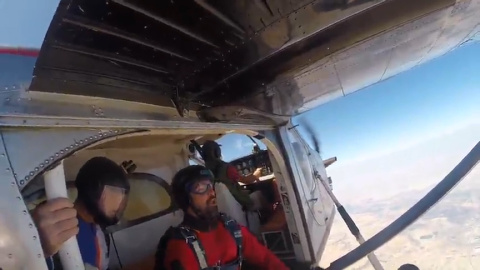 Miguel Ángel Muñoz se convierte en paracaidista Miguel Ángel Muñoz se convierte en paracaidista