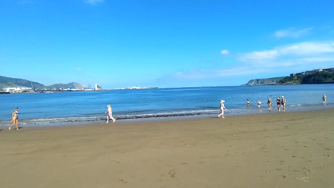 Primer fin de semana en la playa con mascarilla obligatoria en Euskadi Primer fin de semana en la playa con mascarilla obligatoria en Euskadi