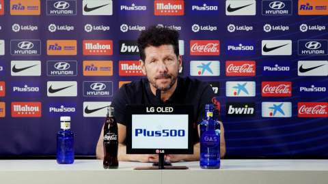 Simeone: "No me sorprende que otros equipos quieran a Oblak porque es determinante" Simeone: "No me sorprende que otros equipos quieran a Oblak porque es determinante"