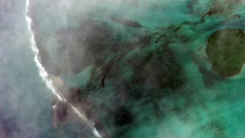 Un vertido de petróleo se dirige sin control hacia las costas de Isla Mauricio Un vertido de petróleo se dirige sin control hacia las costas de Isla Mauricio
