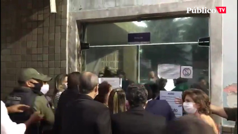 Barricada feminista para proteger el derecho de una menor a abortar Barricada feminista para proteger el derecho de una menor a abortar