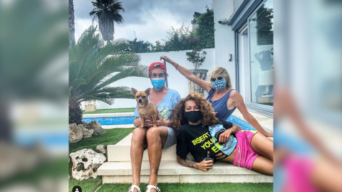Sofía Cristo disfruta junto a Chelo García Cortés y Marta Roca: "Os quiero 'titas'" Sofía Cristo disfruta junto a Chelo García Cortés y Marta Roca: "Os quiero 'titas'"