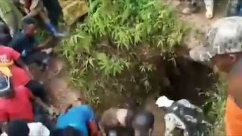 Al menos 50 muertos tras derrumbarse una mina de oro en República Democrática del Congo Al menos 50 muertos tras derrumbarse una mina de oro en República Democrática del Congo