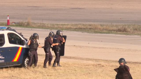 Éxito del gran simulacro de emergencias en Cuatro Vientos con secuestros y explosiones Éxito del gran simulacro de emergencias en Cuatro Vientos con secuestros y explosiones