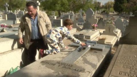 Los camposantos se llenan de vida Los camposantos se llenan de vida