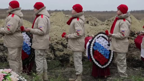 Ceremonia de entierro en Lugansk para soldados rusos Ceremonia de entierro en Lugansk para soldados rusos
