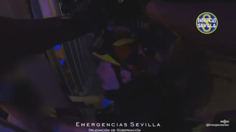 Liberan en Sevilla a un niño que quedó atrapado por su cabeza en una barandilla Liberan en Sevilla a un niño que quedó atrapado por su cabeza en una barandilla