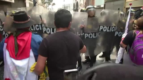 Multitudinaria protesta en Perú para pedir la renuncia del presidente Pedro Castillo Multitudinaria protesta en Perú para pedir la renuncia del presidente Pedro Castillo