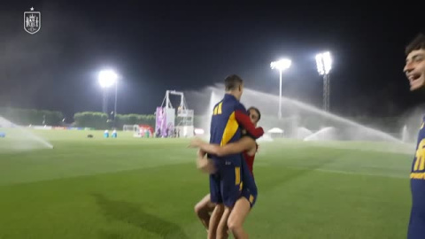 Ambiente lúdico en los entrenamientos de la Roja antes del debut en el Mundial Ambiente lúdico en los entrenamientos de la Roja antes del debut en el Mundial