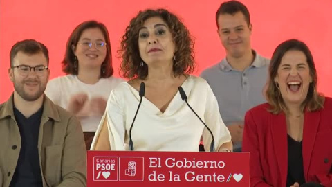 María Jesús Montero recibe una llamada de su madre en pleno mitin María Jesús Montero recibe una llamada de su madre en pleno mitin