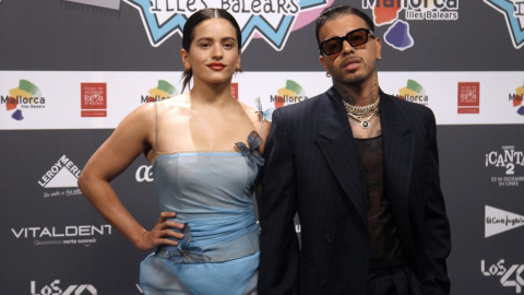 Los cantantes Rosalía y Rauw Alejandro, posan en el photocall de los 40 Music Awards 2021 en el Velèdrom de Palma, a 12 de noviembre de 2021, en Palma de Mallorca, Mallorca, Baleares (España). Isaac Buj / Europa Press (Foto de ARCHIVO) Los cantantes Rosalía y Rauw Alejandro, posan en el photocall de los 40 Music Awards 2021 en el Velèdrom de Palma, a 12 de noviembre de 2021, en Palma de Mallorca, Mallorca, Baleares (España). Isaac Buj / Europa Press (Foto de ARCHIVO)