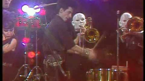 Alaska y los Pegamoides - Bailando (Aplauso, 1982)