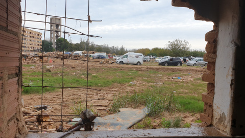 Garaje de Albal vaciado por un grupo de voluntarios. Garaje de Albal vaciado por un grupo de voluntarios.