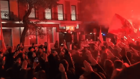 Miembros de Falange Española entona el 'cara al sol' Miembros de Falange Española entona el 'cara al sol'