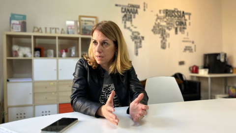 Helena Solà durant l'entrevista a la redacció de Públic a Barcelona. Helena Solà durant l'entrevista a la redacció de Públic a Barcelona.