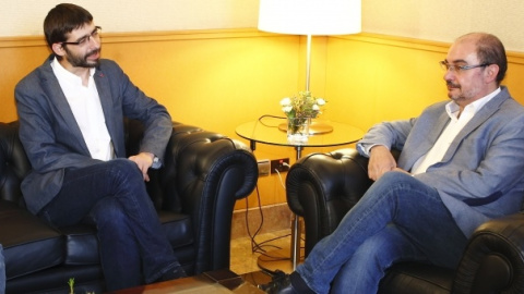 24/05/2017 - El presidente del Gobierno de Aragón, Javier Lambán, con el coordinador de IU-Aragón, Álvaro Sanz. / GOBIERNO DE ARAGÓN