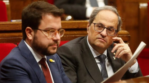 Pere Aragonès i Quim Torra al ple del Parlament. EFE / QUIQUE GARCÍA.