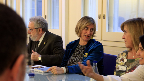 La consellera de Salut, Alba Vergés, i el secretari de Salut Pública, Joan Guix, reunits amb professionals de l'Hospital Clínic, centre referent pel coronavirus SARS-CoV-2. 3 de març del 2020. Laura Fíguls | ACN