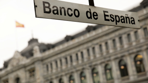 El letrero de la entrada de la estación de metro de Banco de España, frente a la sede de la entidad, en el centro de Madrid. REUTERS/Juan Medina
