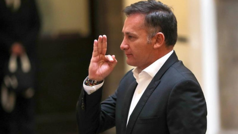 Luis Fernando López, ministro interino de Defensa de Bolivia, jura a su cargo durante su acto de posesión el 10 de marzo de 2020, en La Paz (Bolivia). / EFE