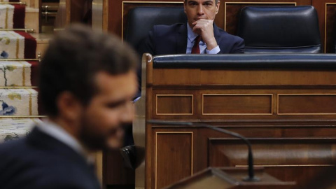 Pedro Sánchez y Pablo Casado en el Congreso