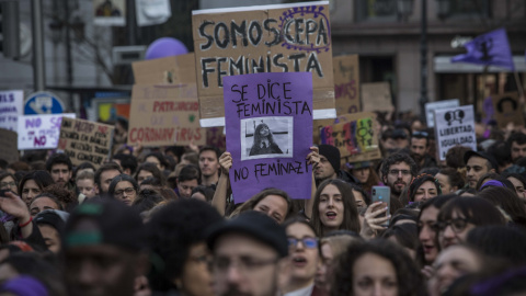 Pancartas en la manifestación del 8M en Madrid.- JAIRO VARGAS