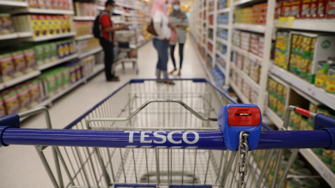 Trabajadoras de otras cuatro importantes cadenas de supermercados (Sainsbury, Tesco, Co-op y Morrison) han abierto demandas por la igualdad salarial. / REUTERS