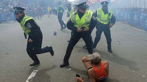Policías durante los atentados de Boston. EFE