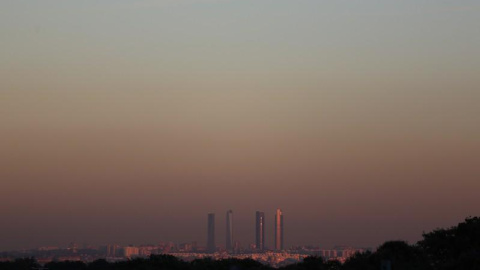 Vista general de la contaminación en el centro de Madrid. Archivo/REUTERS/Paul Hanna