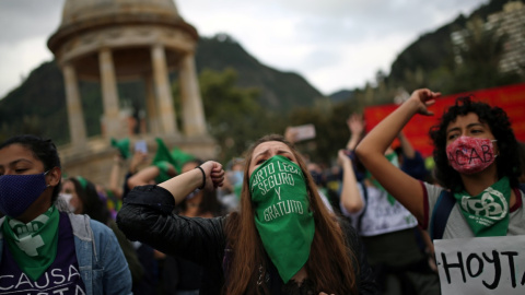 Manifestantes y activistas participan en una manifestación en apoyo del aborto legal y seguro durante una marcha para conmemorar el Día Internacional del Aborto Seguro en Bogotá. REUTERS / Luisa Gonzalez / Agencia