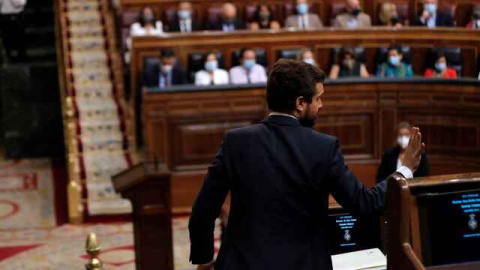 El líder del PP, Pablo Casado, en su escaño durante un pleno del Congreso.