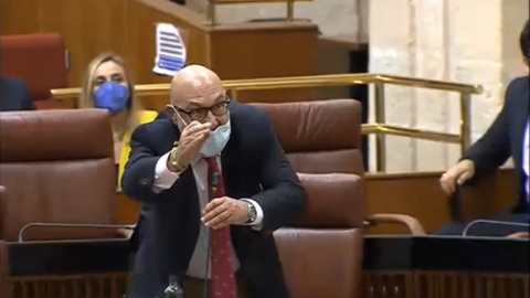 Vox abandona el Pleno del Parlamento