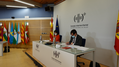 La ministra Carolina Darias y el ministro Salvador Illa en la reunión del Consejo Interterritorial.