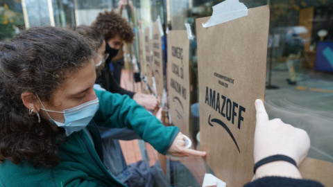 Protesta en la sede de Amazon en Barcelona.