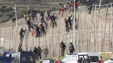 Foto de archivo. Imagen de la valla de Melilla./EFE