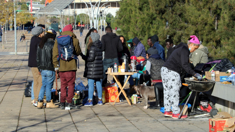 El campament improvisat a la Rambla del Gorg després de l'incendi a la nau.