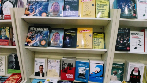 Els llibres sobre el Procés ocupen un espai creixent a les llibreries. ANDER ZURIMENDI