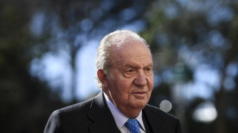 El rey Juan Carlos I, a su llegada al XII Encuentro COTEC Europa celebrado en el Palacio Nacional de Mafra, en Portugal, en febrero de 2018. AFP