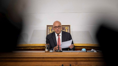 El presidente de la Asamblea Nacional de Venezuela, Jorge Rodríguez, lidera una sesión en el Palacio Nacional Legislativo, en Caracas (Venezuela).