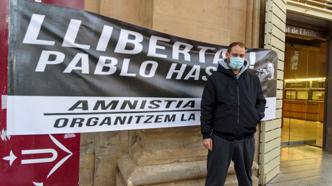 El rapero Pablo Hasel en un acto en los jardines Víctor Siurana