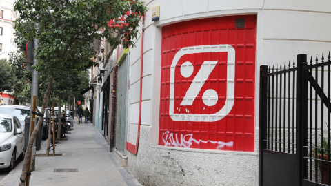 Logo de un supermercado DIA en una pared en una calle de Madrid. E.P./Marta Fernández