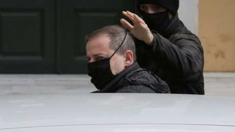 21/02/2021. El exdirector del Teatro Nacional de Grecia, Dimitris Lignadis, a su salida de la oficina del fiscal. - Reuters