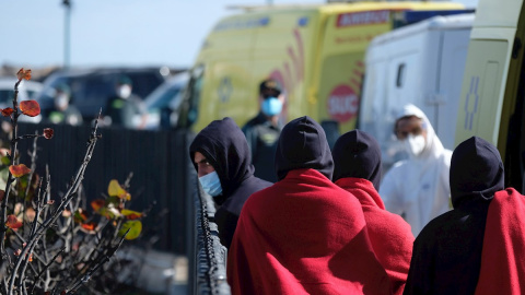 30/01/2021. Imagen del rescate de una patera en Canarias el día 30 de enero. - EFE