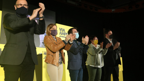 Pere Aragonès, Oriol Junqueras, Carme Forcadell, Dolors Bassa i Raül Romeva, a l'acte de tancament d'ERC, a les Cotxeres de Sants de Barcelona.