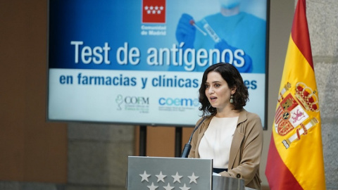 Piden la intervención del Defensor del Pueblo ante la "irresponsable" gestión de Ayuso