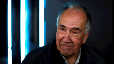 Fotografía de archivo del poeta Joan Margarit después la rueda de prensa ofrecida en Barcelona tras ser galardonado con el Premio Cervantes 2019.