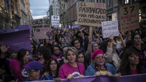 Cabecera de la manifestación del 8M en Madrid, recorriendo la Gran Vía.- JAIRO VARGAS