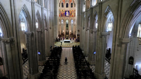 Vista general de la Catedral de La Almudena. EFE/Fernando Alvarado