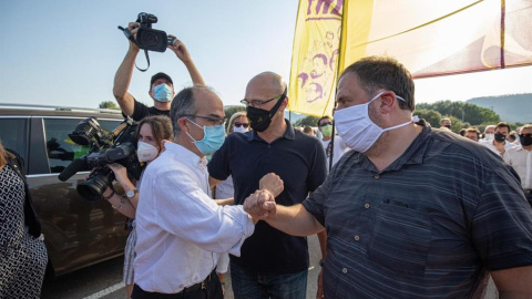 Fotografía de archivo del exvicepresidente de la Generalitat y condenado por el 1-O, Oriol Junqueras, junto a los exconsellers y también condenados Raúl Romeva y Jordi Turull.